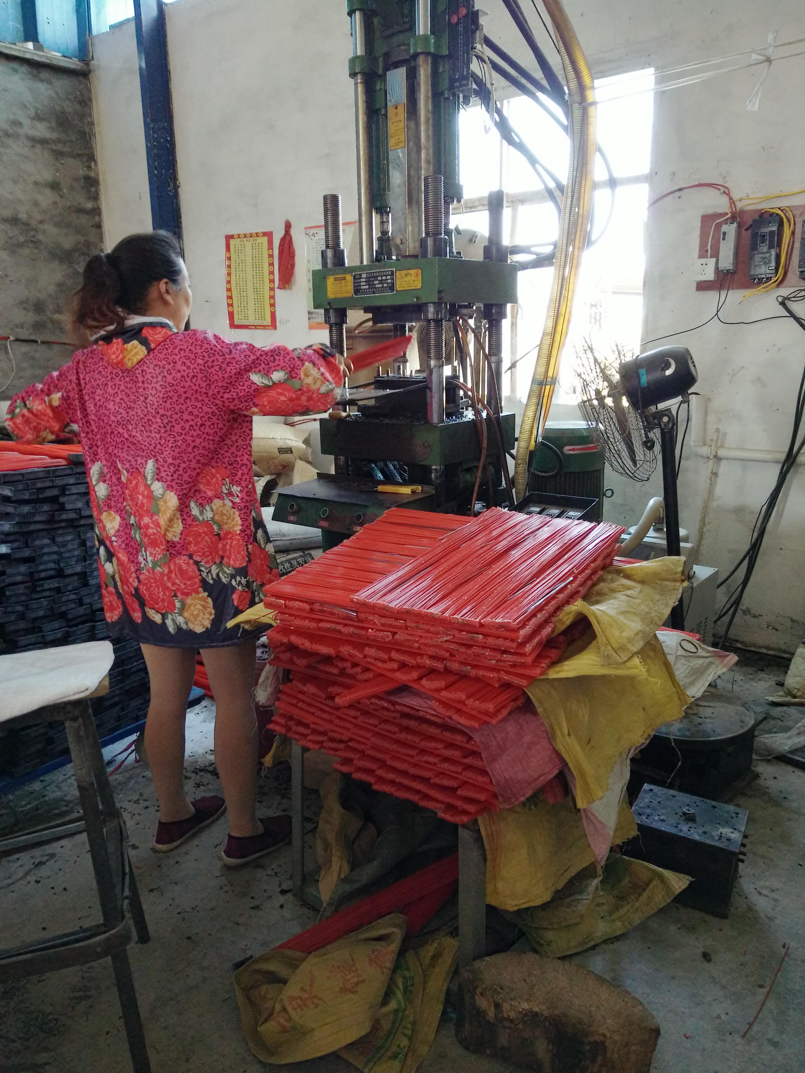 環(huán)衛(wèi)掃路刷條形廠家